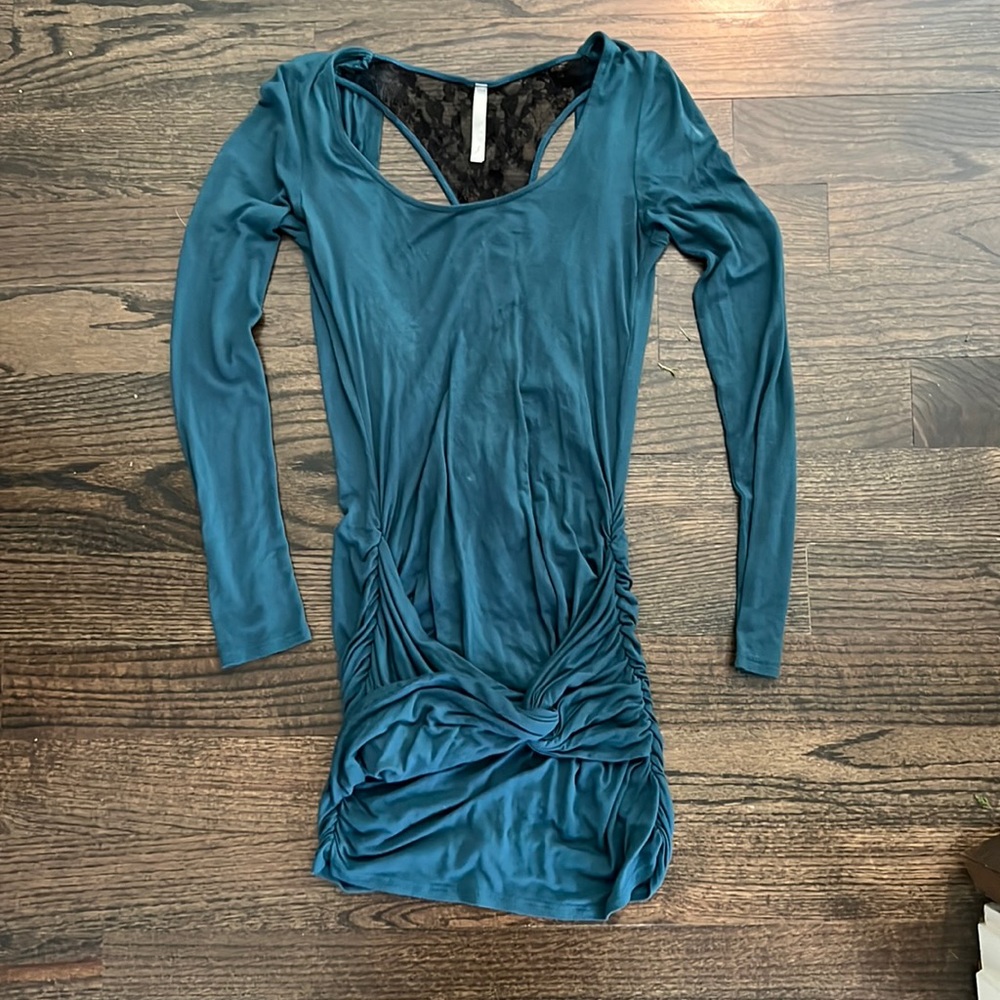 Body con open back lace dress metropark small